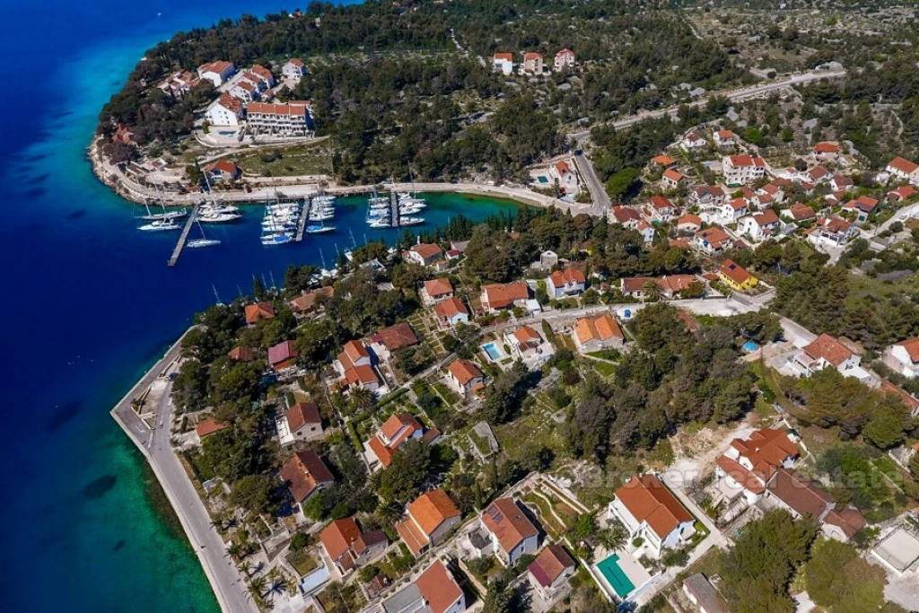 Building land in 2nd row from the sea, for sale