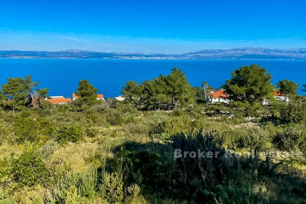 Building plot close to the sea