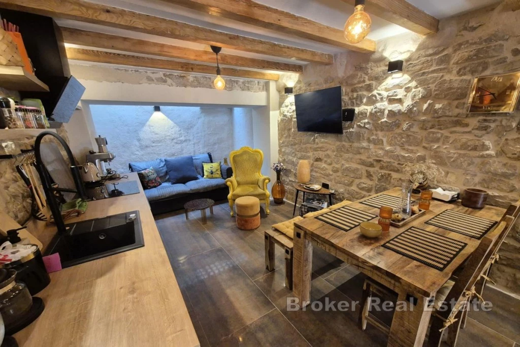 Completely renovated autochthonous dalmatian stone house