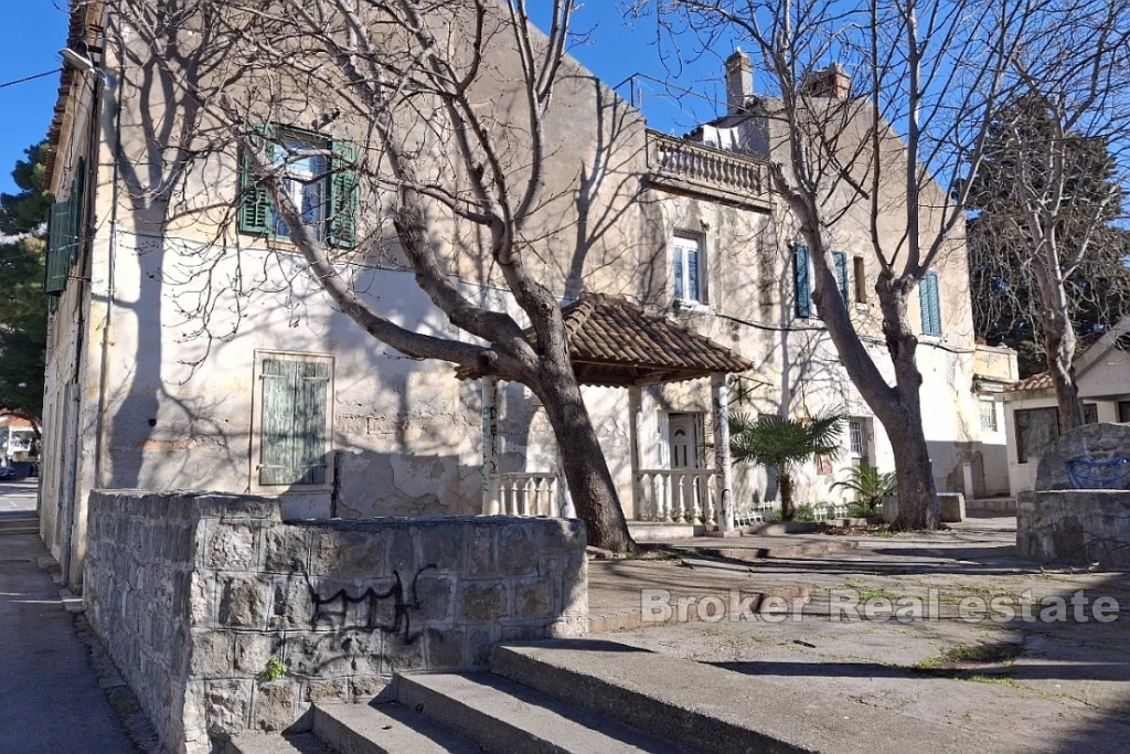 House with building land in a prime location