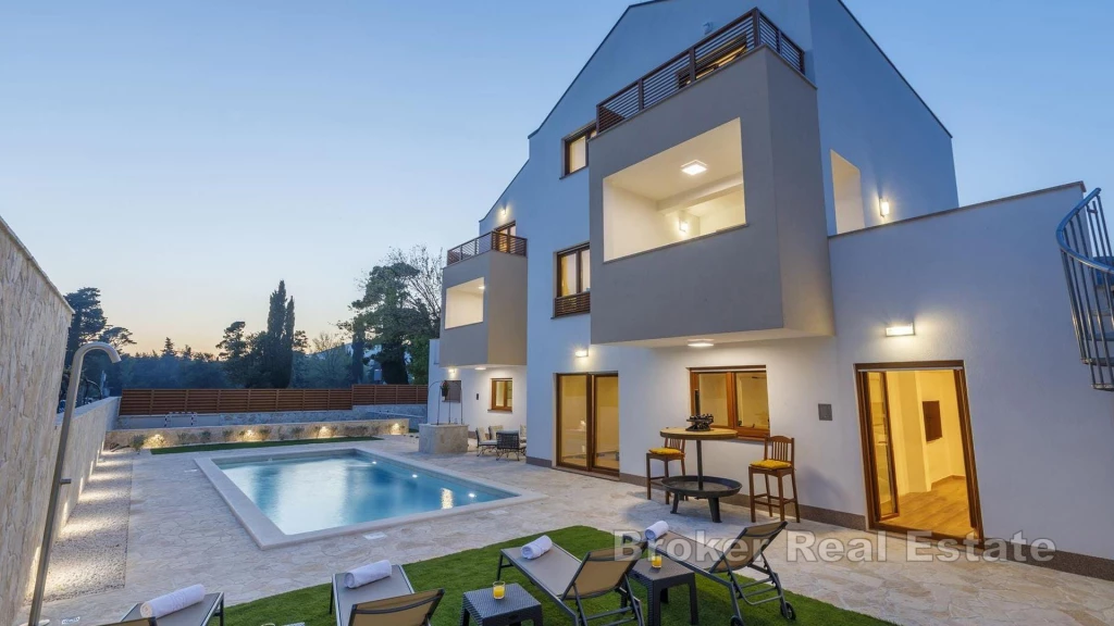 Luxury villa with sea view