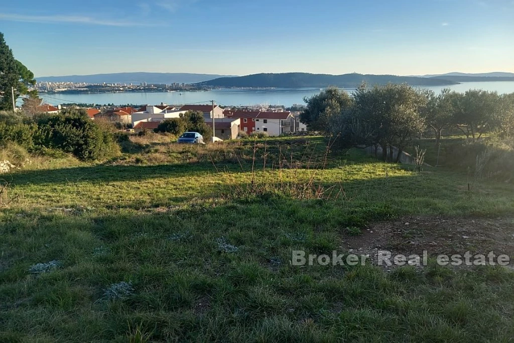 Building land with open sea view