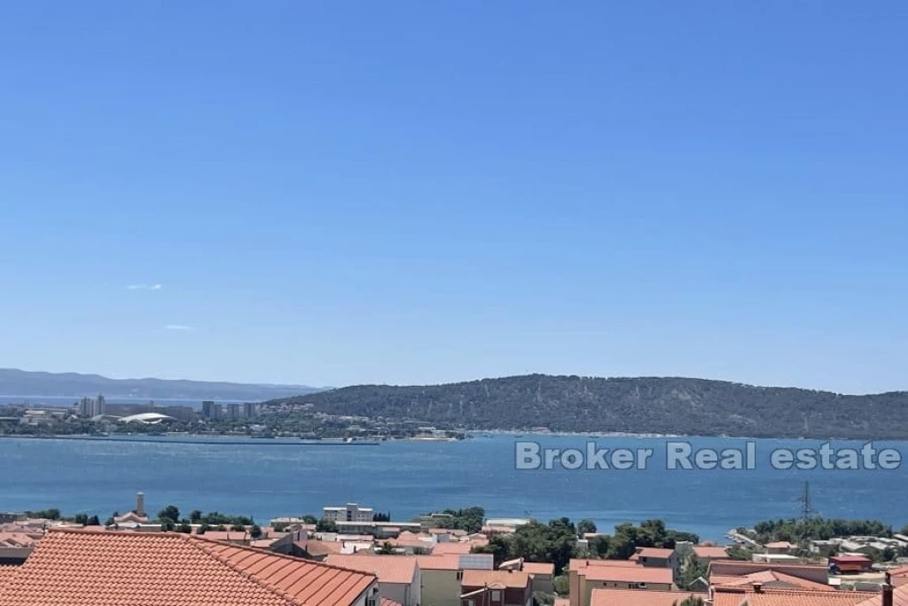 Apartment house with sea view
