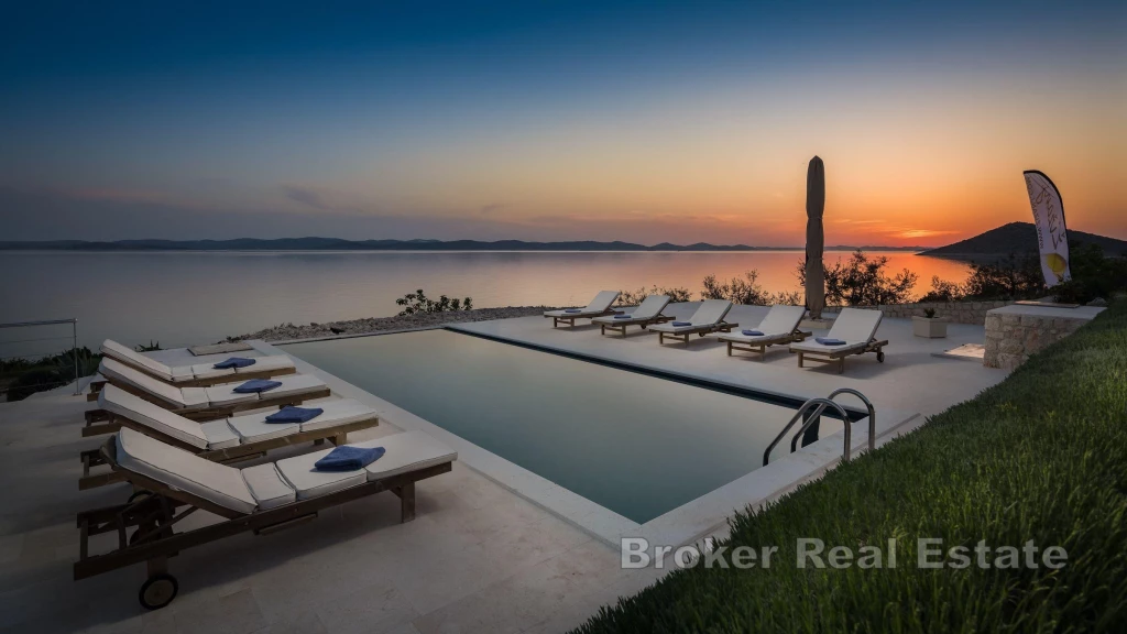 Exceptional property by the sea