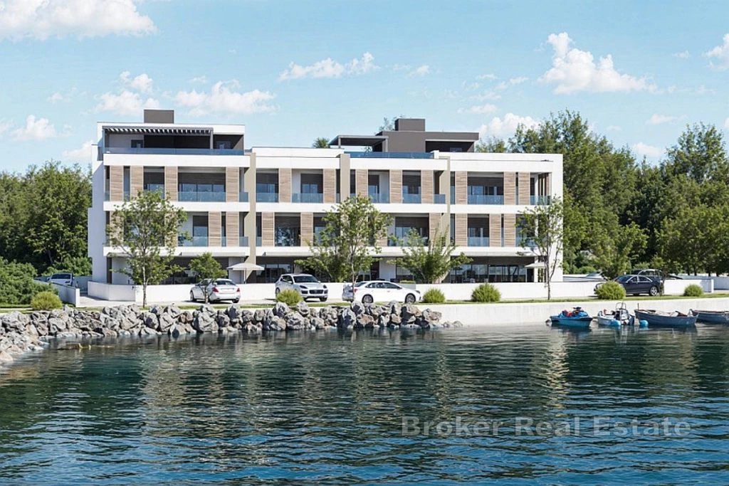 Apartment in a luxury building in the first row to the sea