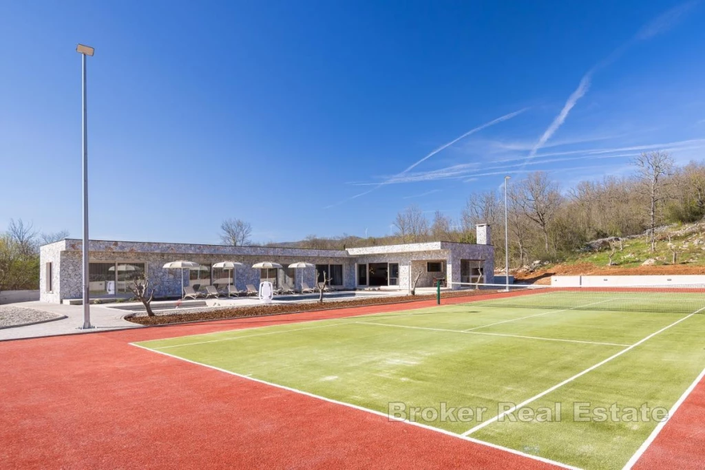 Luxury villa with pool and tennis court near Split
