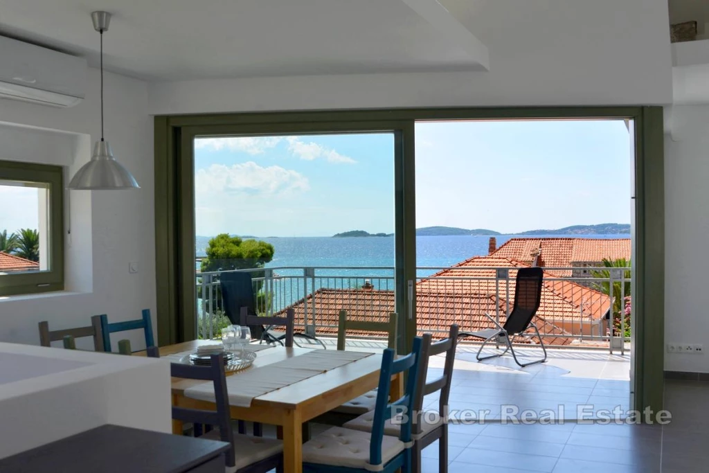 Attractive three-storey apartment with sea view
