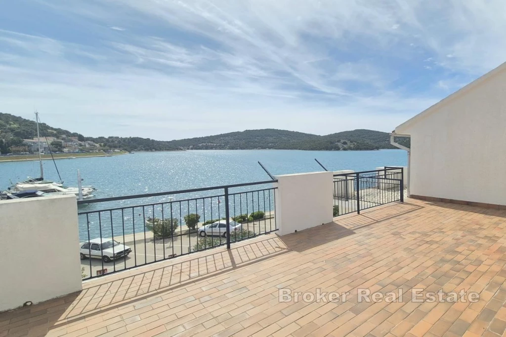 Apartment house in the first row to the sea