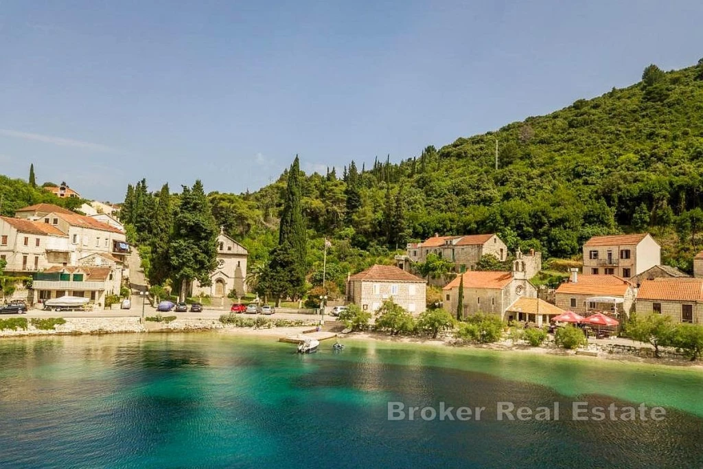 Stone house first row to the sea with building land