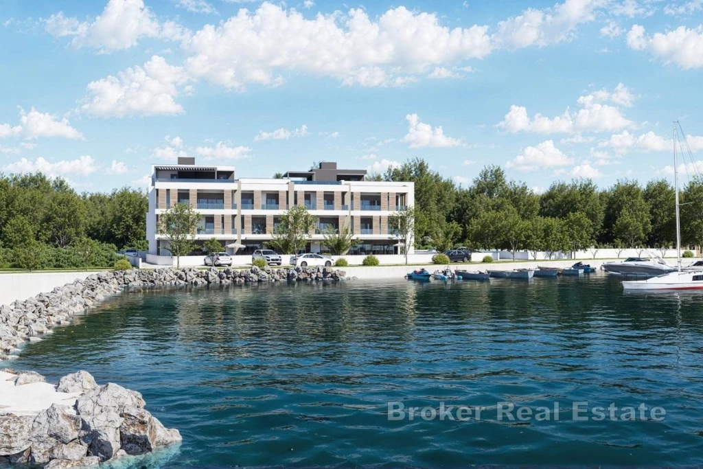 Luxurious two-bedroom apartment in the first row to the sea