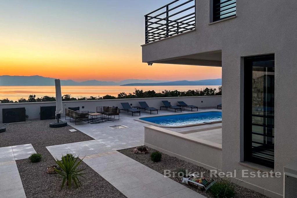 Luxury villa with 4 apartments and sea view