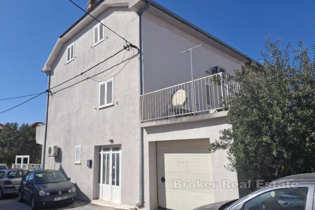 Semi-detached family house in an exceptional location in Kaštela