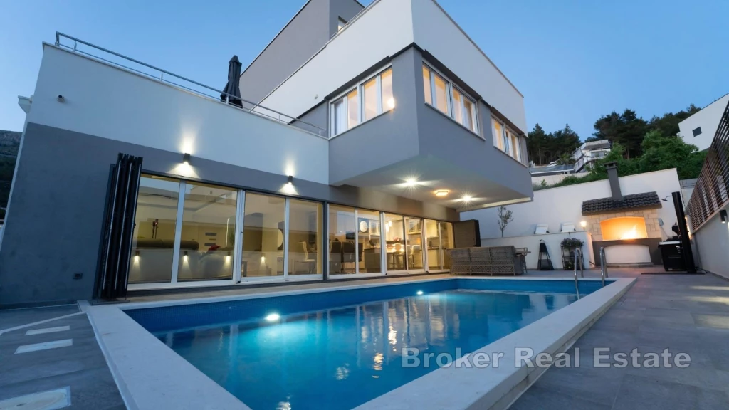 Luxury villa with a view of the Mediterranean coast