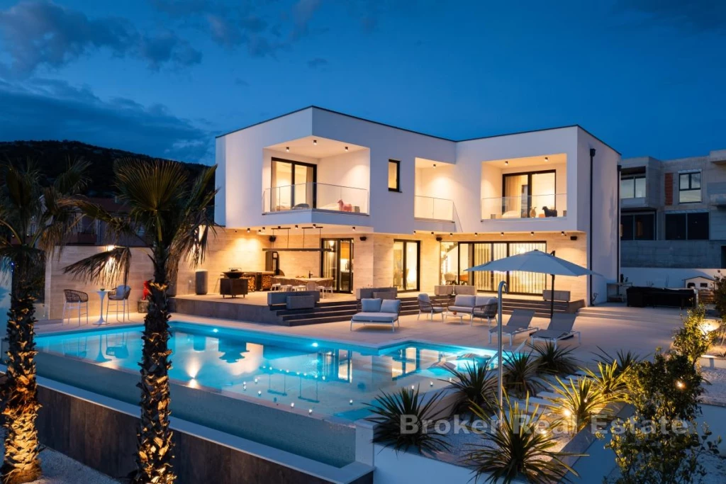 Luxury villa with a beautiful sea view