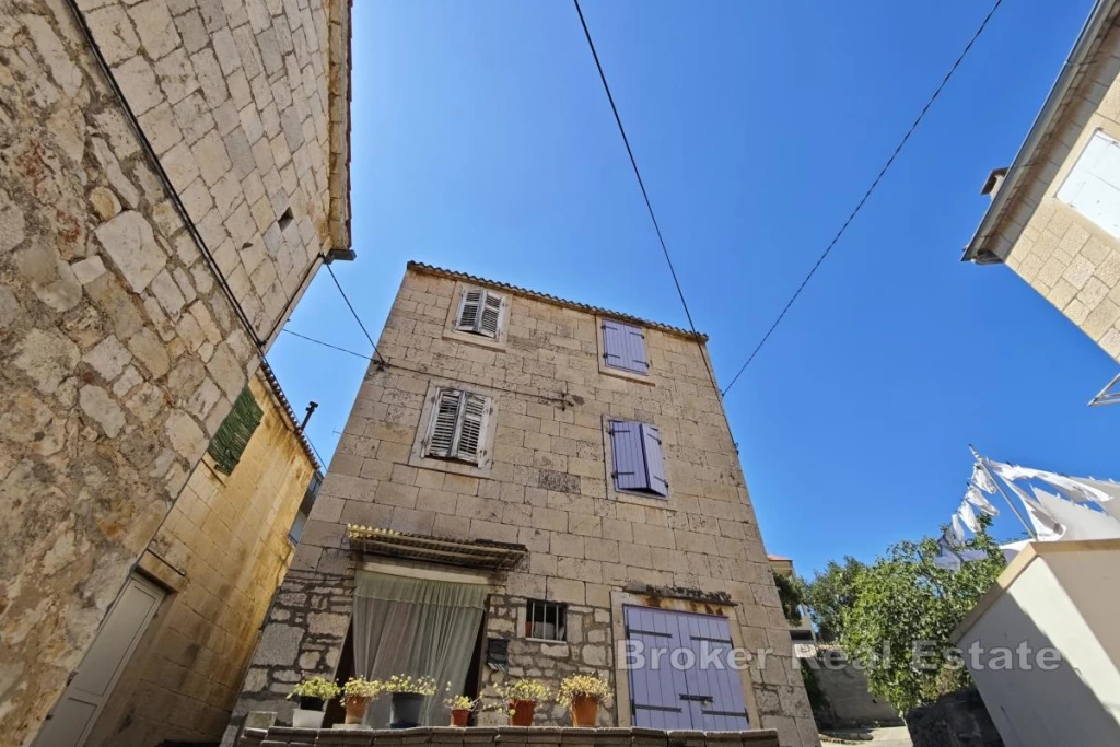 Semi-detached stone house near the sea