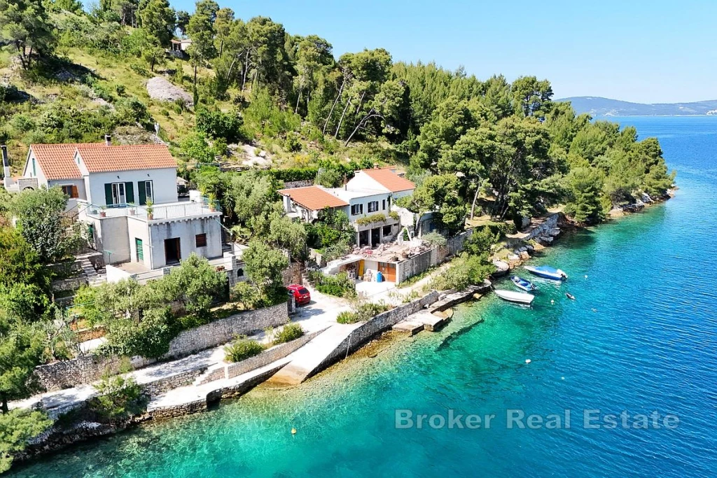 House in the first row to the sea