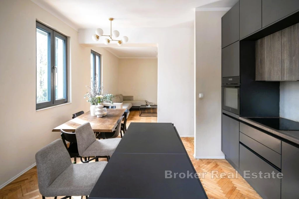 Elegant period apartment with modern design near the city center