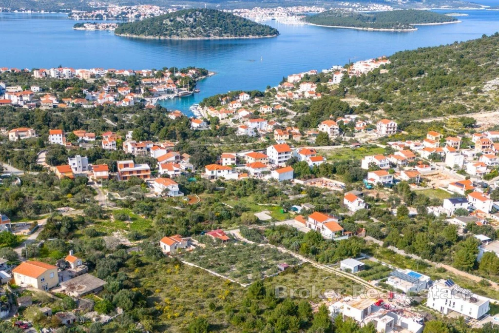 Building plot with open sea view
