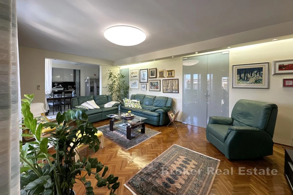 Spacious three-bedroom apartment in an attractive part of the city