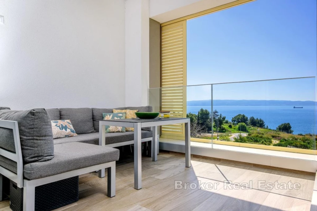 Modern three-bedroom apartment with garage and parking