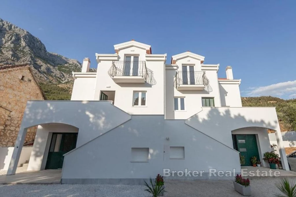 Modern villa in a quiet location with open sea views