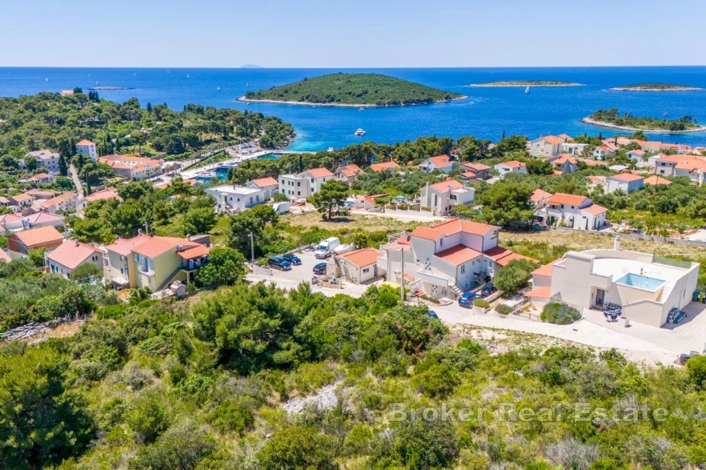 Building plot with a beautiful sea view