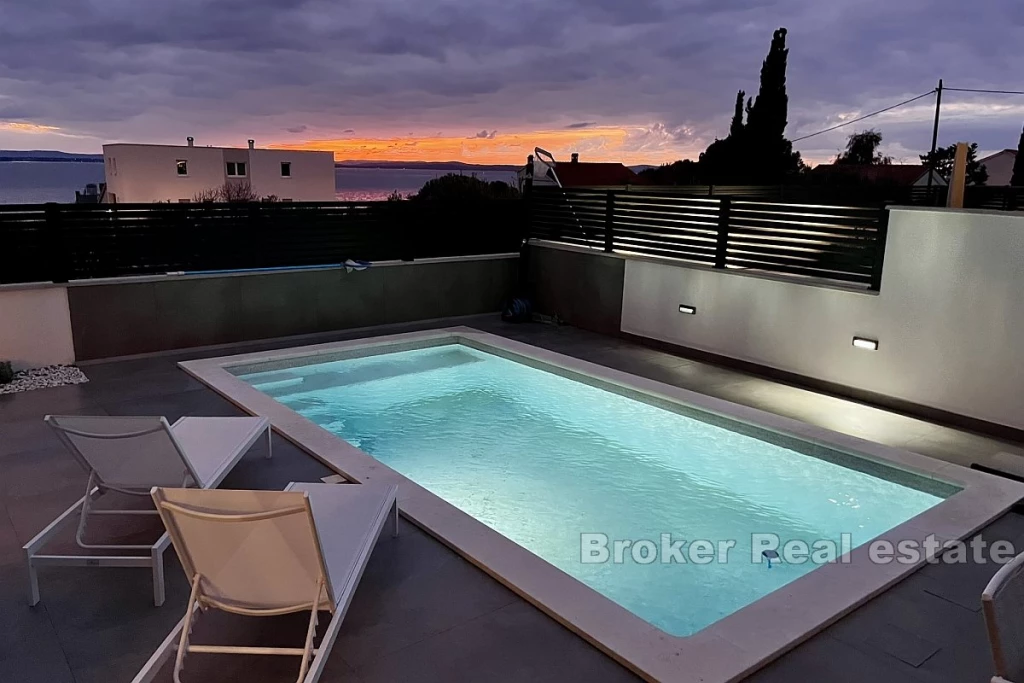 Villa with pool and seaview