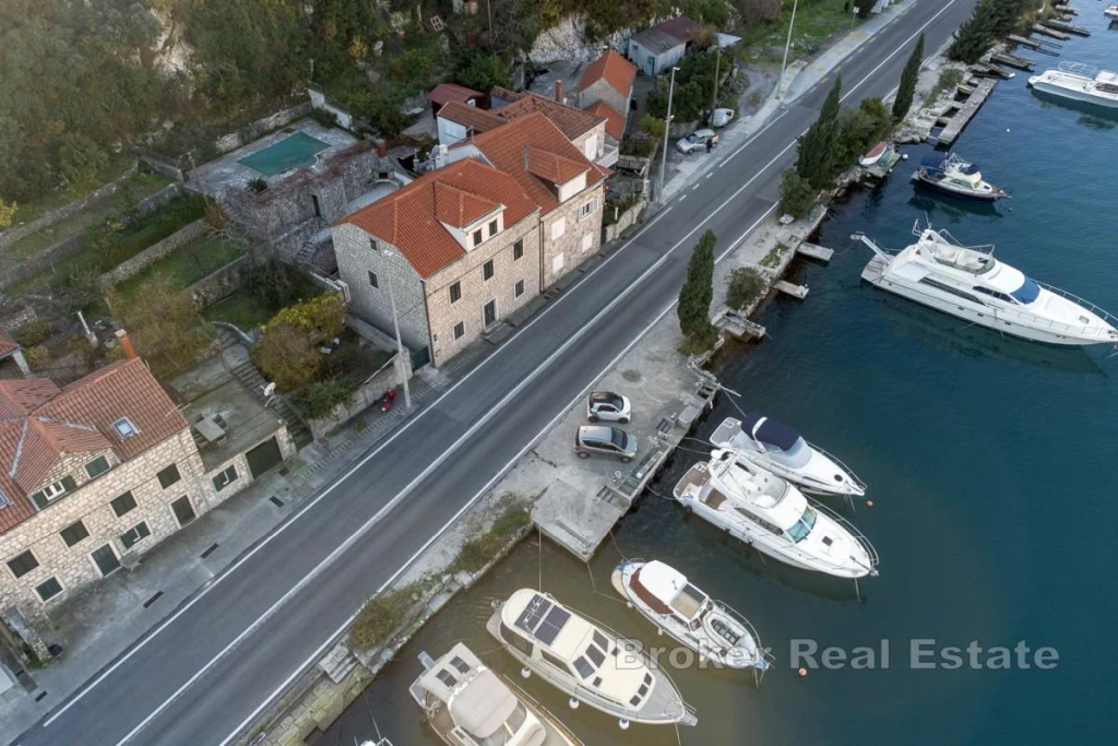 Villa with a swimming pool near the sea