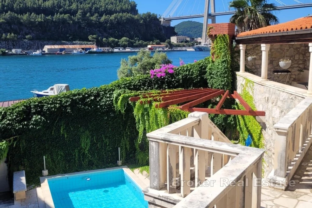 Stone house with swimming pool, first row to the sea