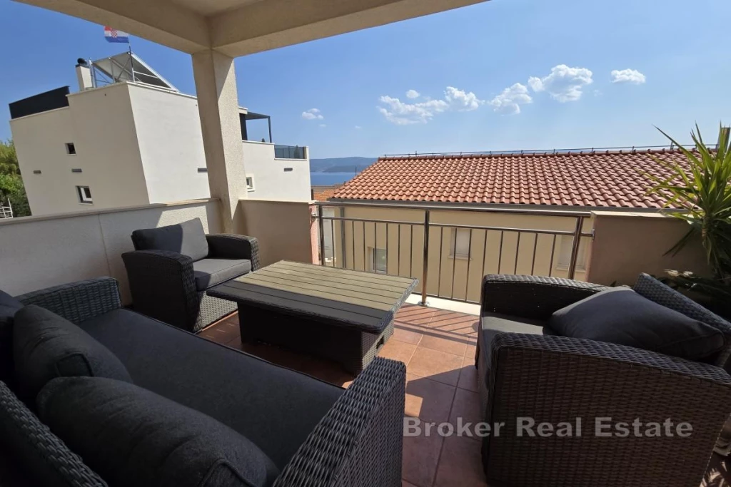 Apartment house with sea view