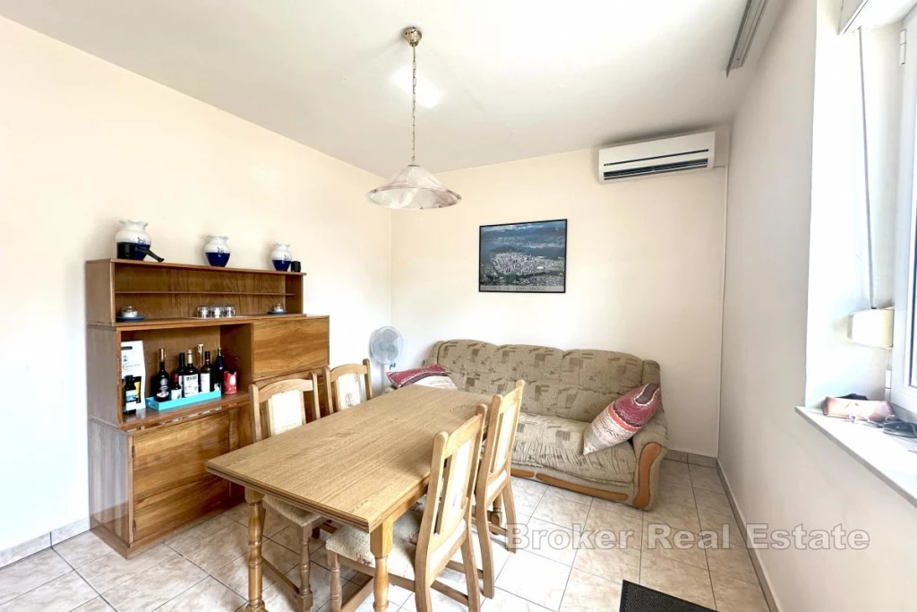 Two-bedroom apartment with garden and garage