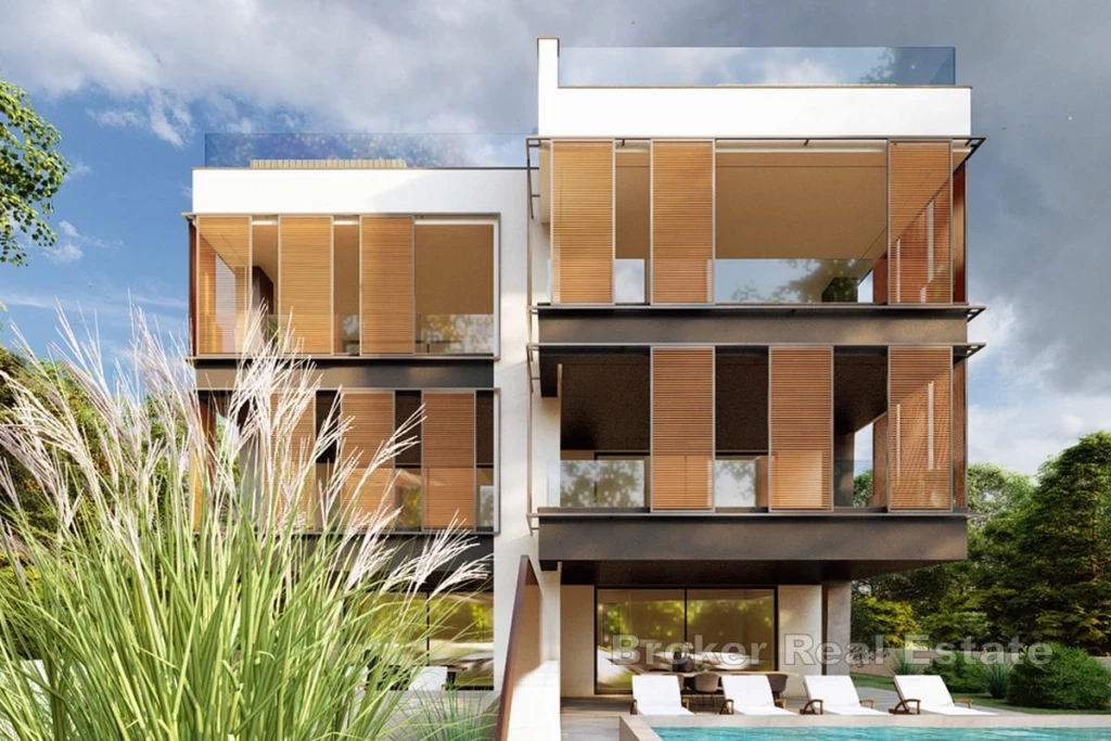 Luxury penthouse in the first row to the sea