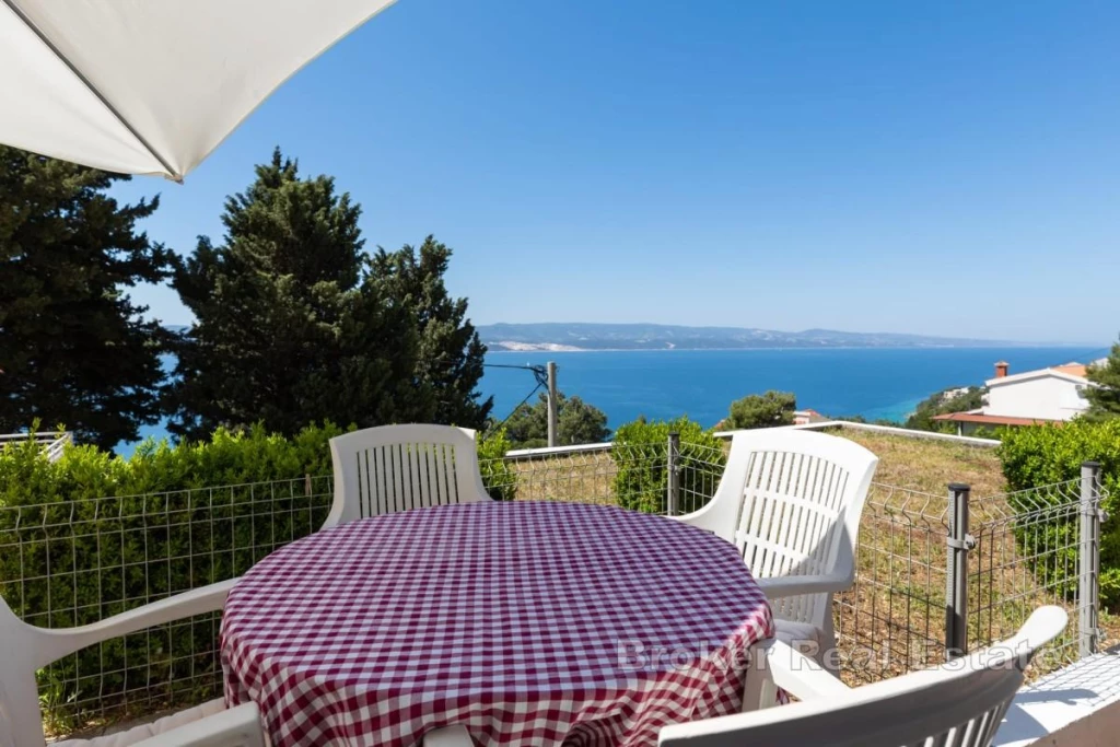 Two-bedroom apartment with sea view