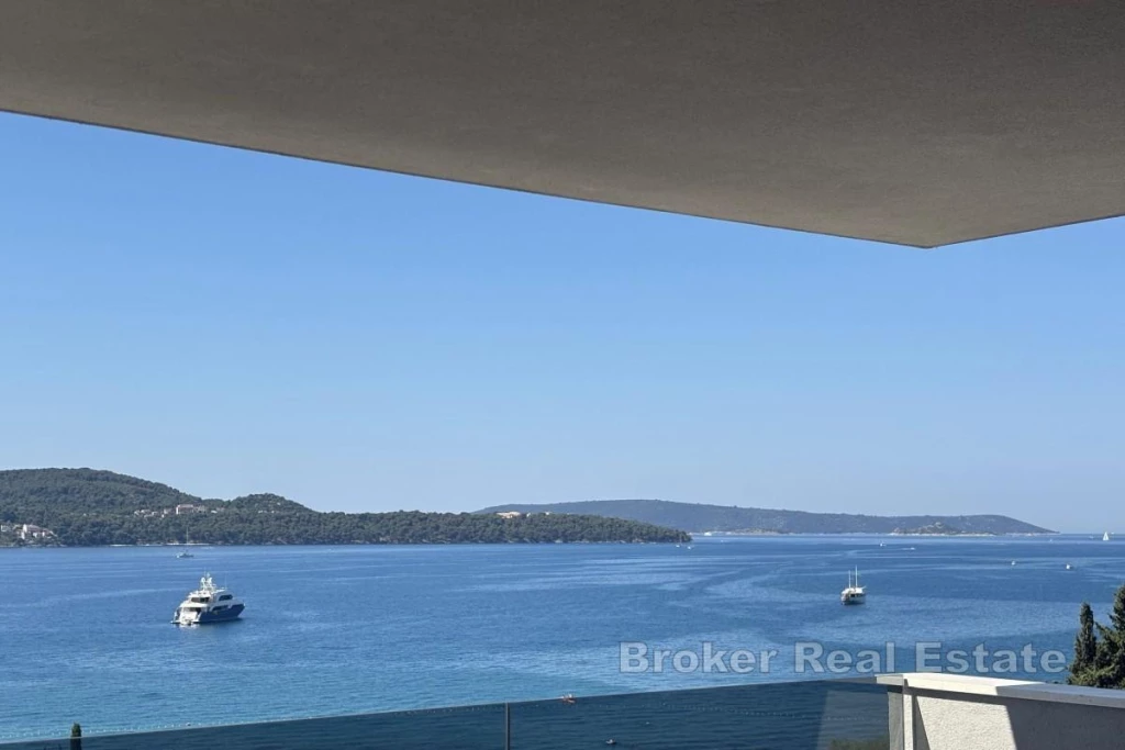 Luxury penthouse with open sea view