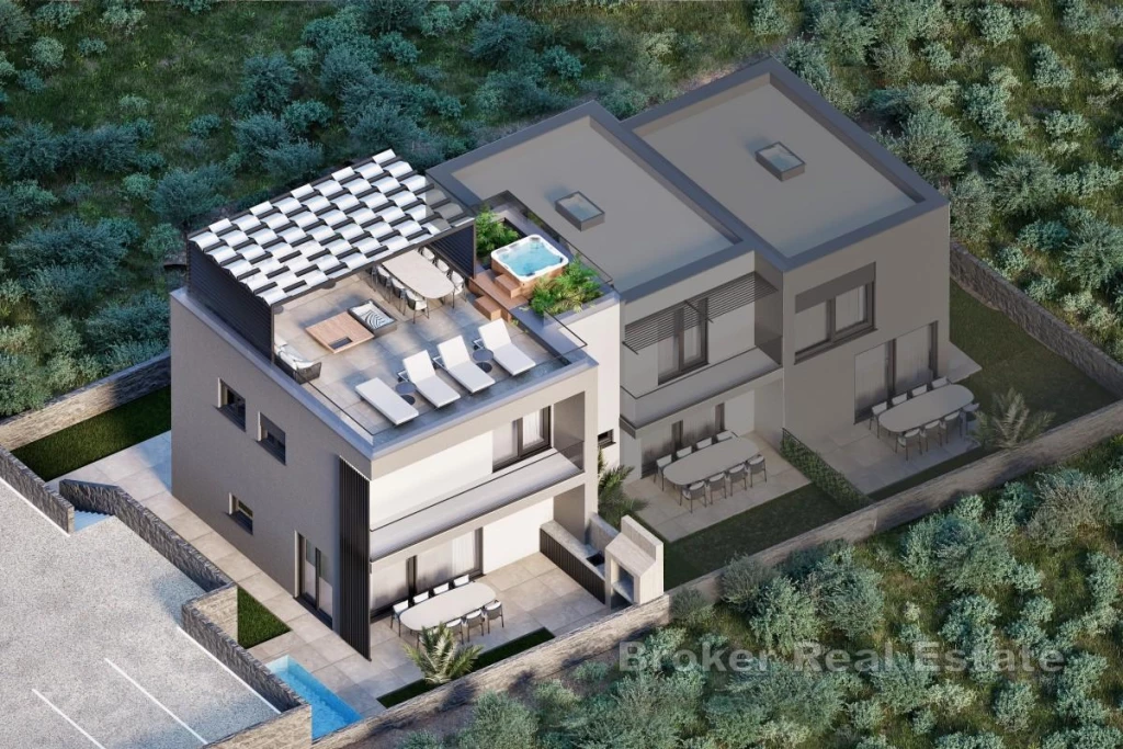 Triplex with three bedrooms and pool option