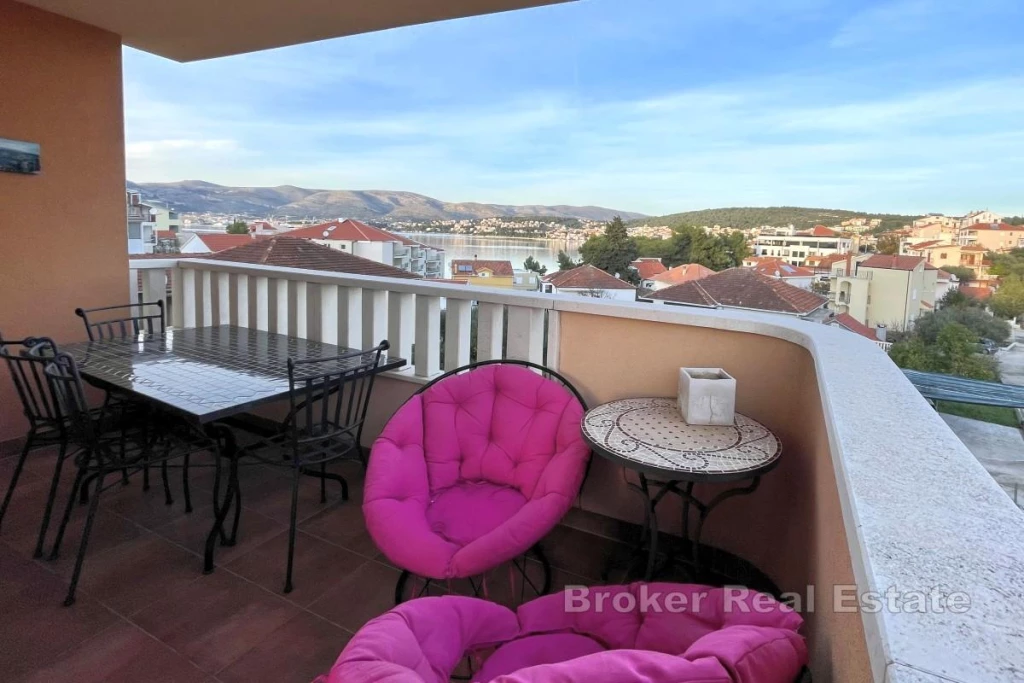 Two-bedroom apartment with sea view