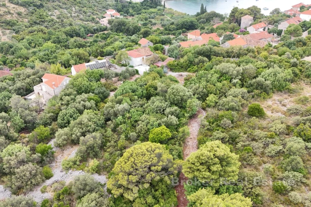 Building land in the first row to the sea