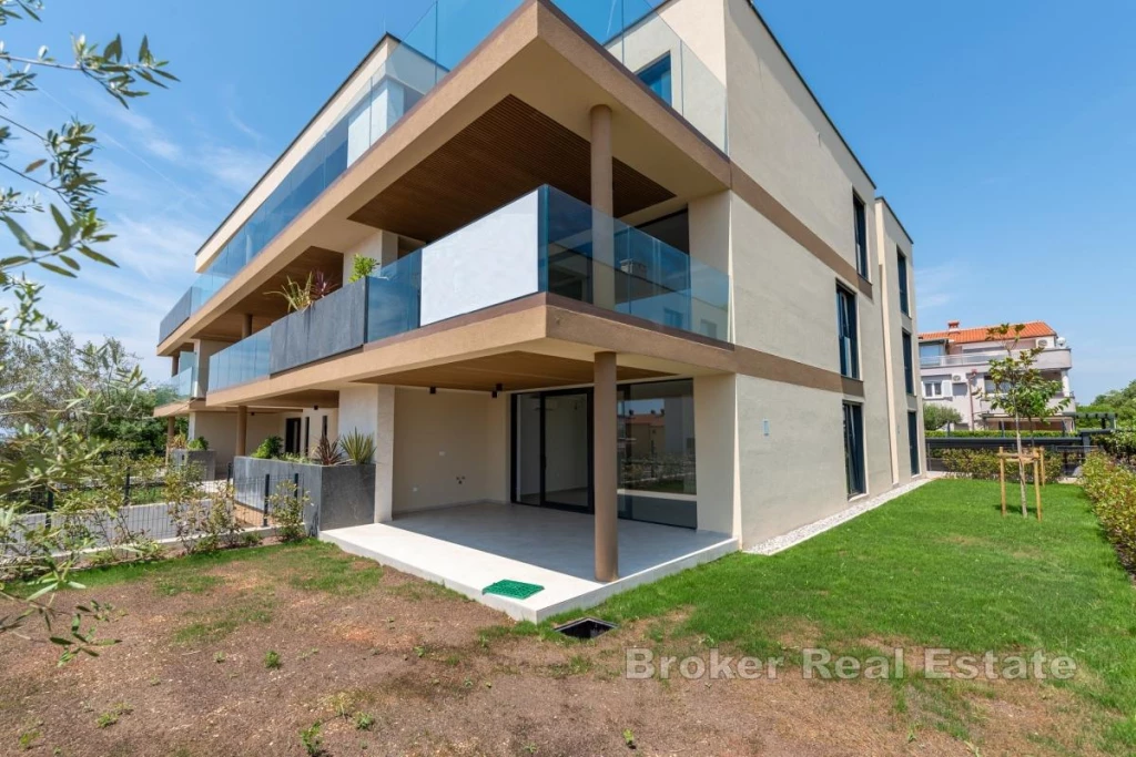 Spacious apartment with terrace and sea view