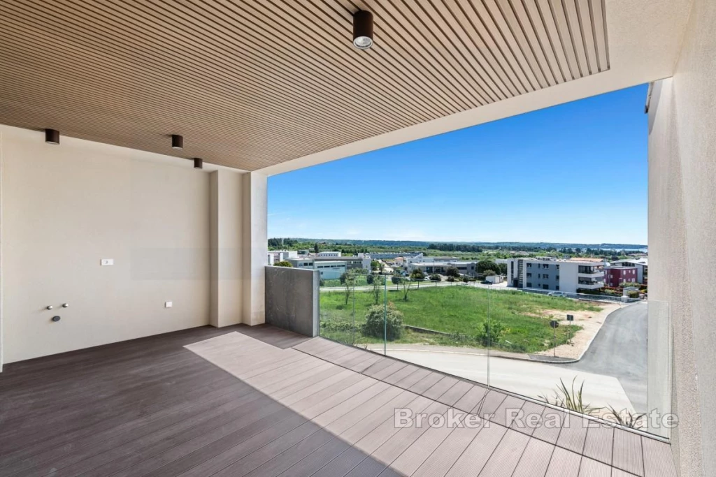 One-bedroom apartment with terrace and sea view