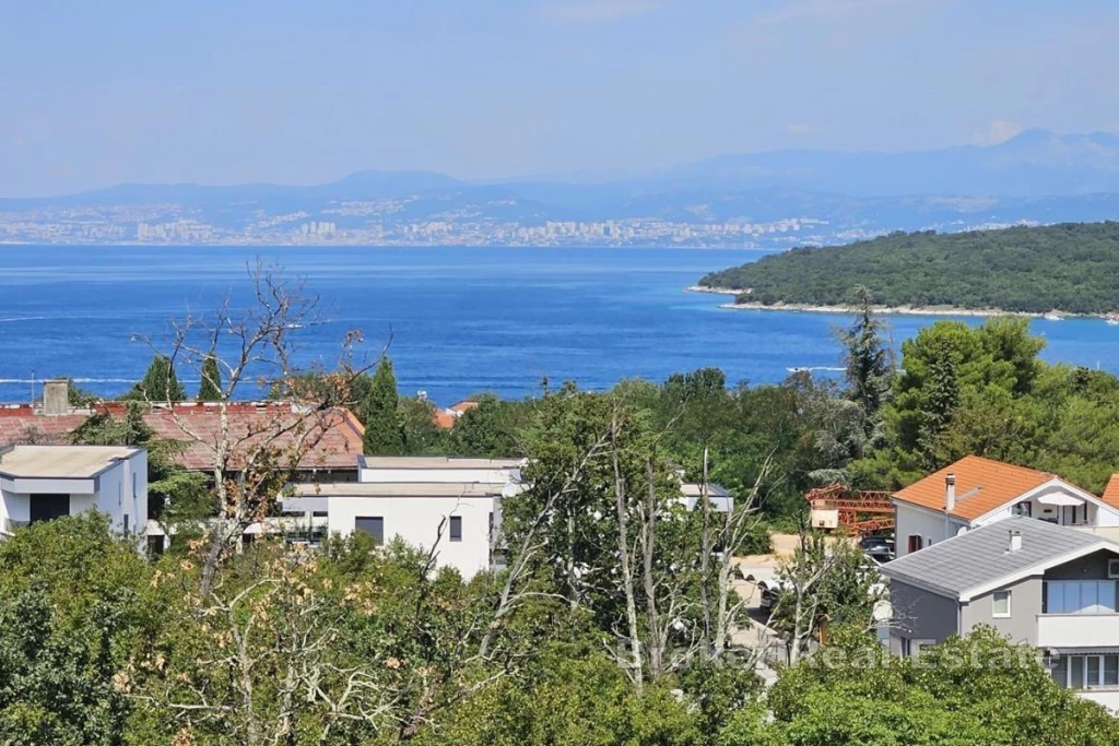 Apartment with a loggia and sea view