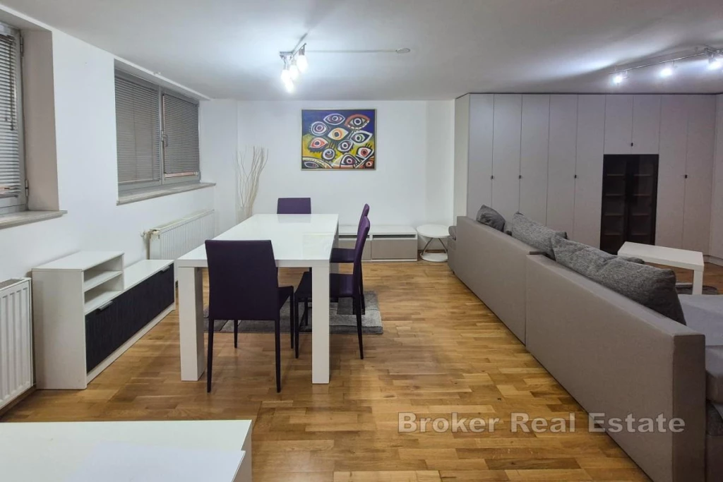 Two-storey two-bedroom apartment near the center