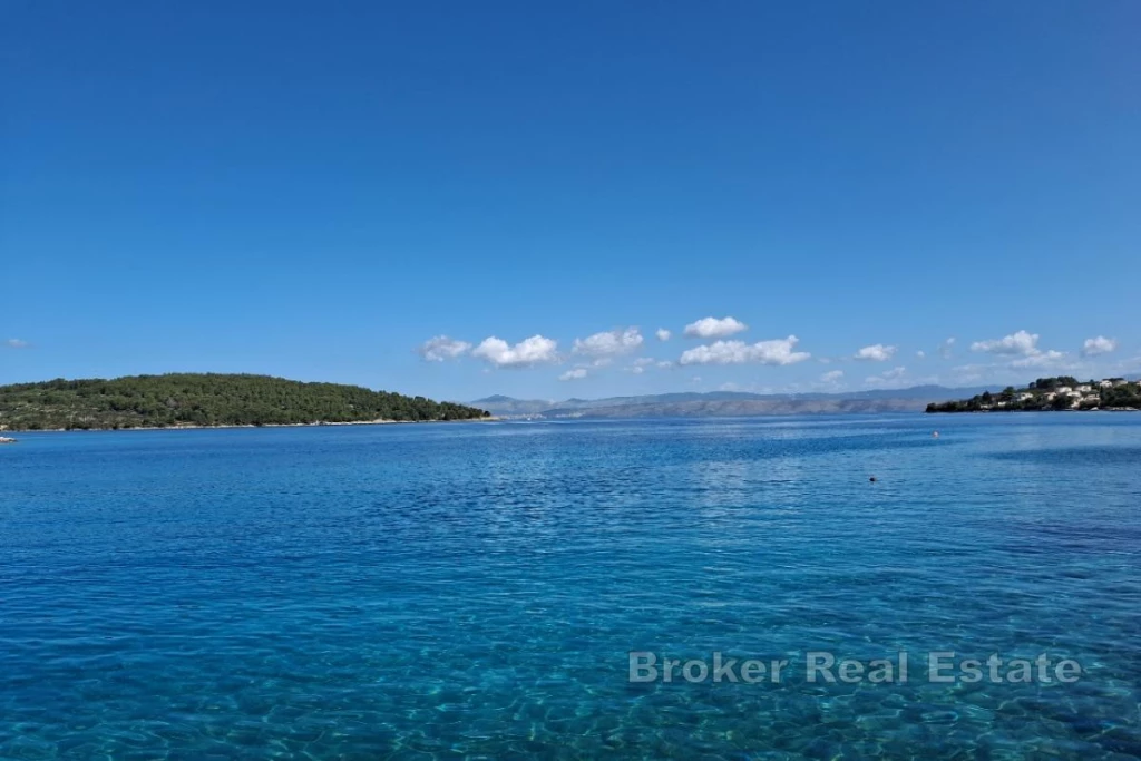 Building plot with open sea view and project