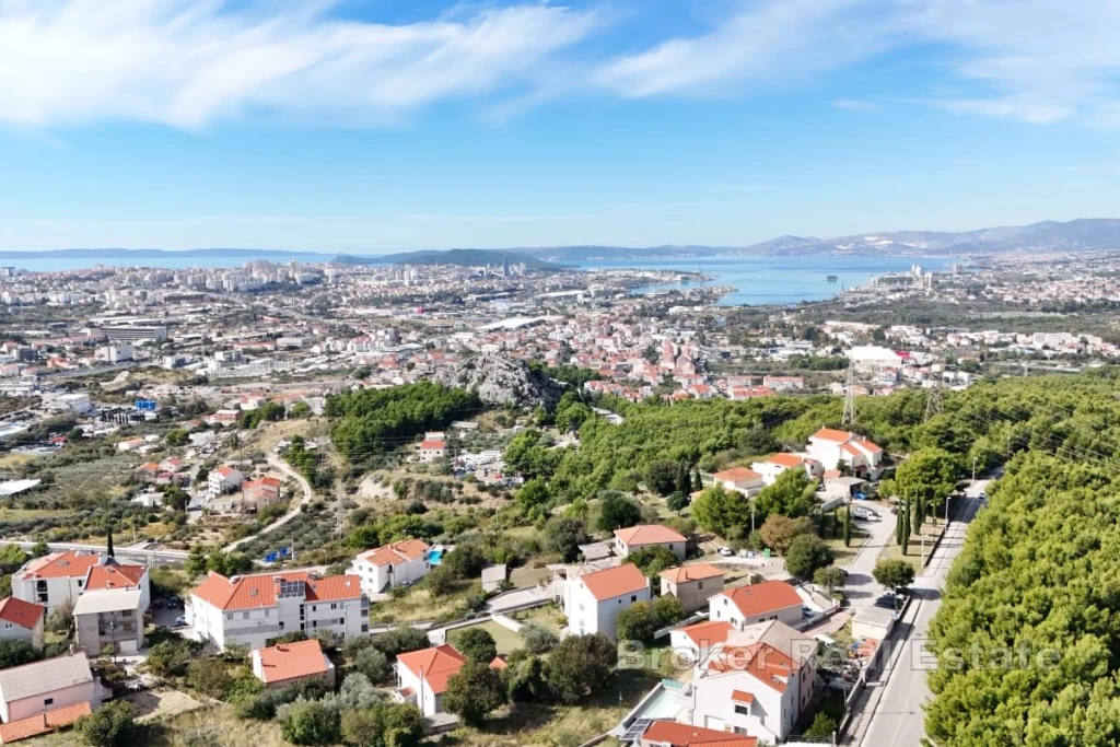 Building plot in a peaceful location