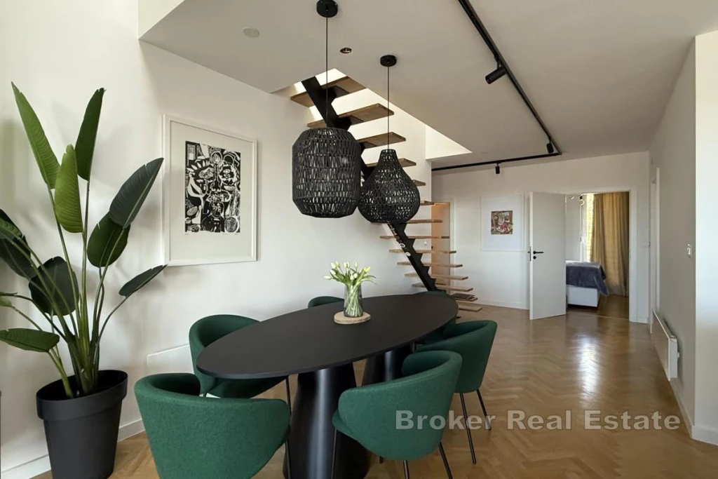 Modernly furnished apartment with sea view