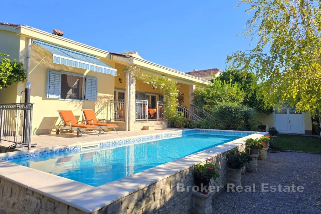 c3-1-name c2-4-name, Kastela, Kaštel Lukšić