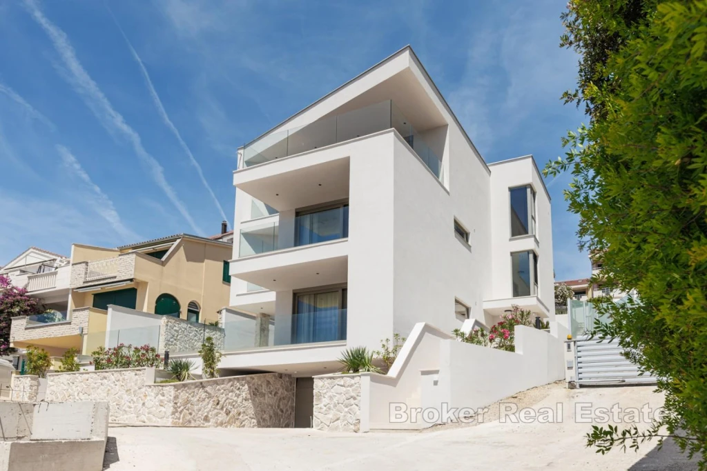 Luxury apartment with sea view
