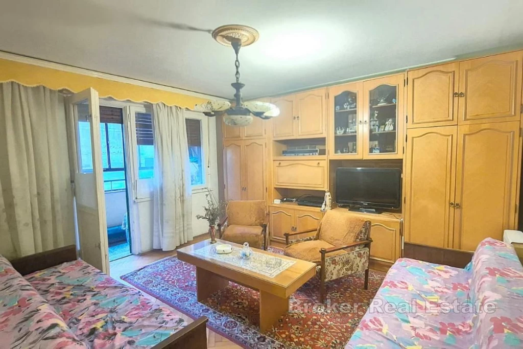 Three-bedroom apartment in a desirable location