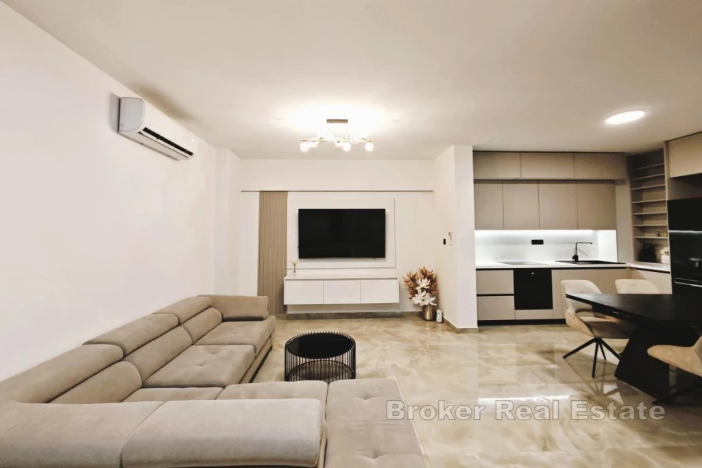 Modern and fully renovated apartment in Žnjan