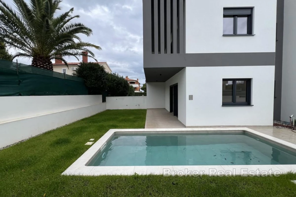 Luxury apartment with private pool and garden next to Cape Kamenjak