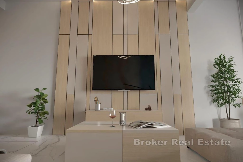 Three-room apartment, first row by the sea